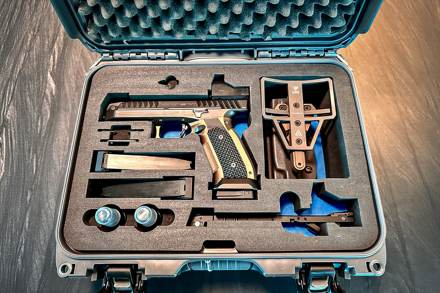 The Laugo Alien pistol and kit accessories in a case