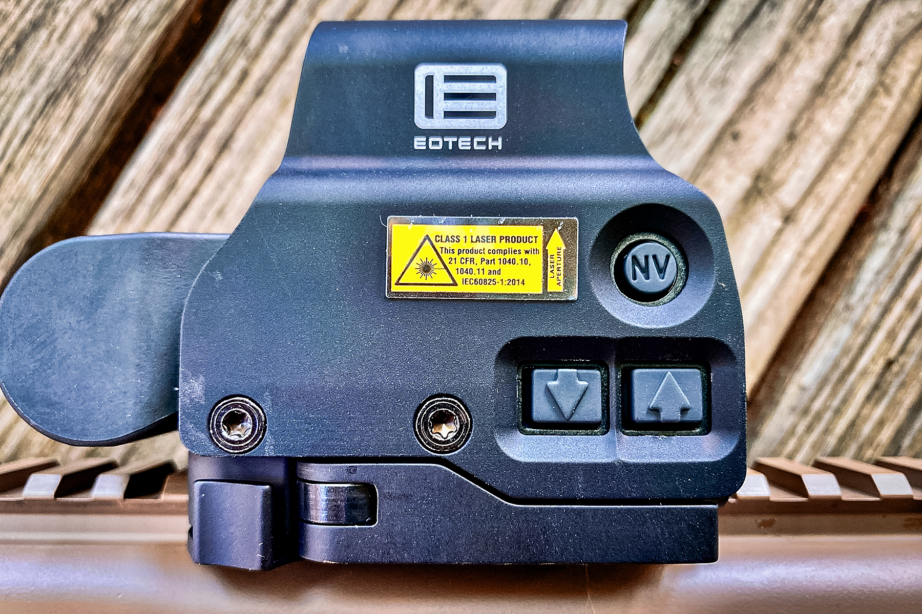 EOTECH EXPS3-DCR brightness adjustment buttons and night vision switch
