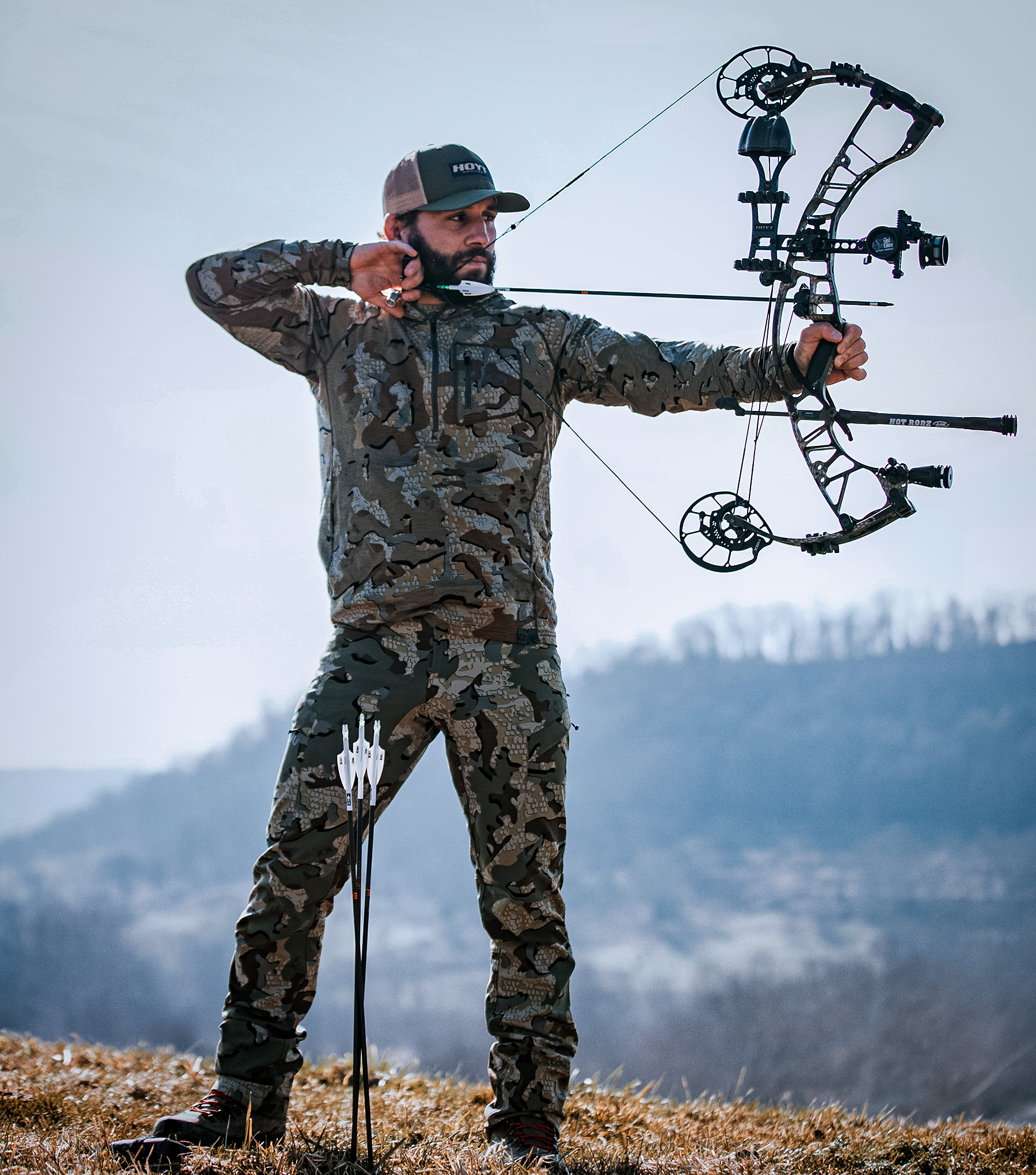 Chad Mendes at full draw on his hoyt compound bow