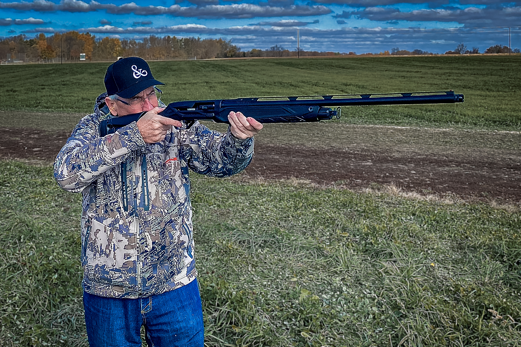 author shooting a Beretta AX800 Suprema