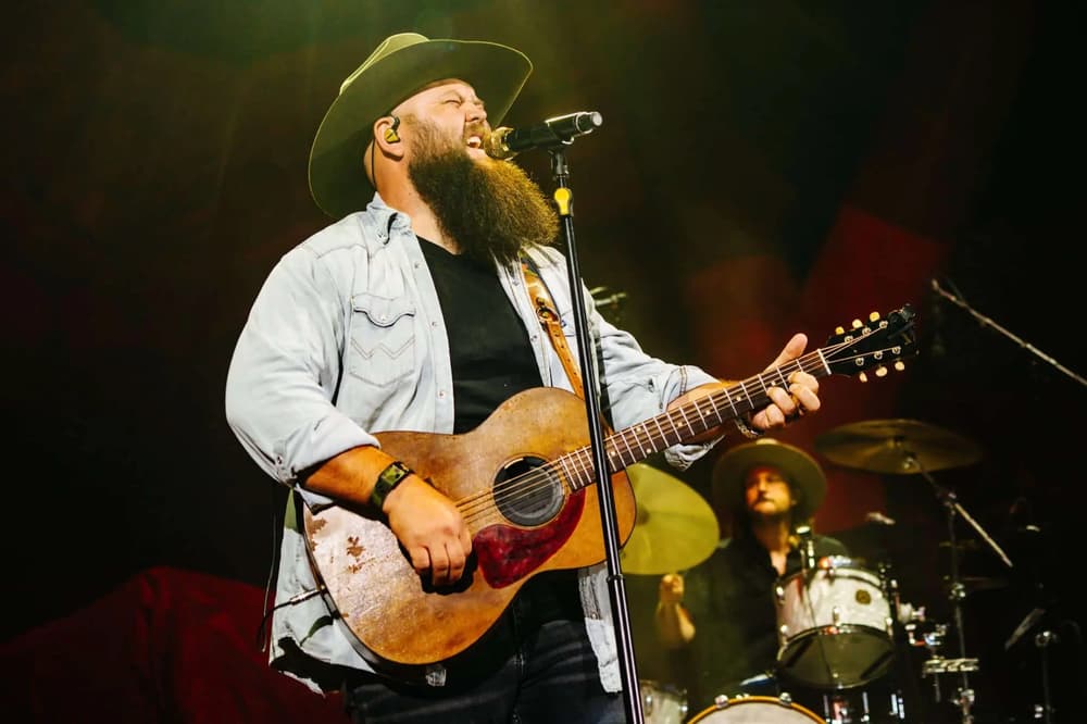 Larry Fleet Ain’t Afraid To Do The Work