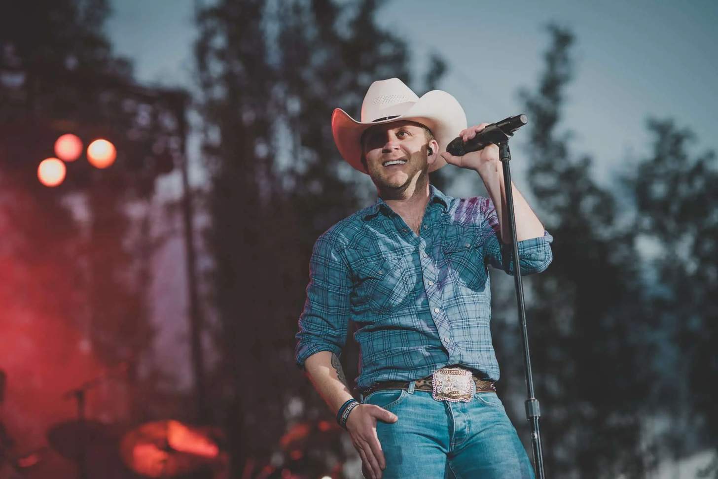 Justin Moore’s Priorities Don’t Waver — God, Family, Then Music