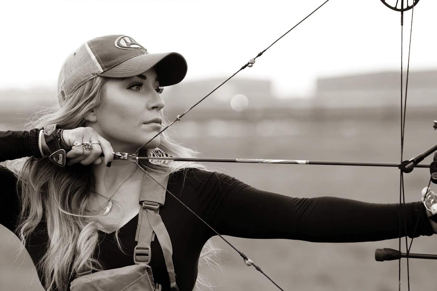 Amanda Caldwell at full draw on a compound bow