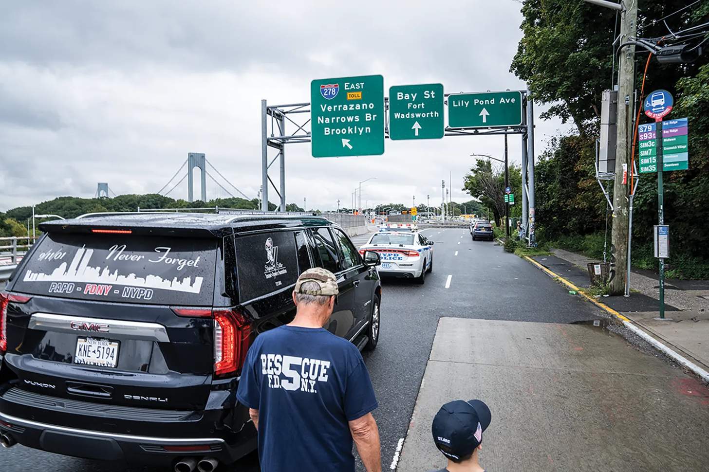 a parade of vehicles honoring 9/11 victimes