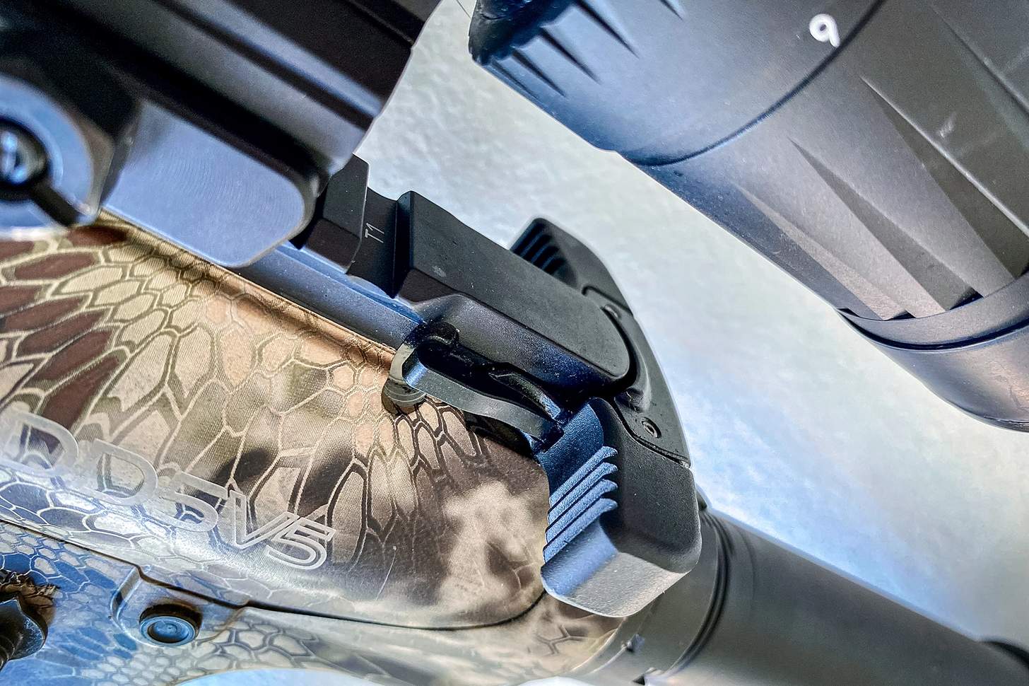 Daniel Defense DD5 V5 Hunter rifle ambi charging handle