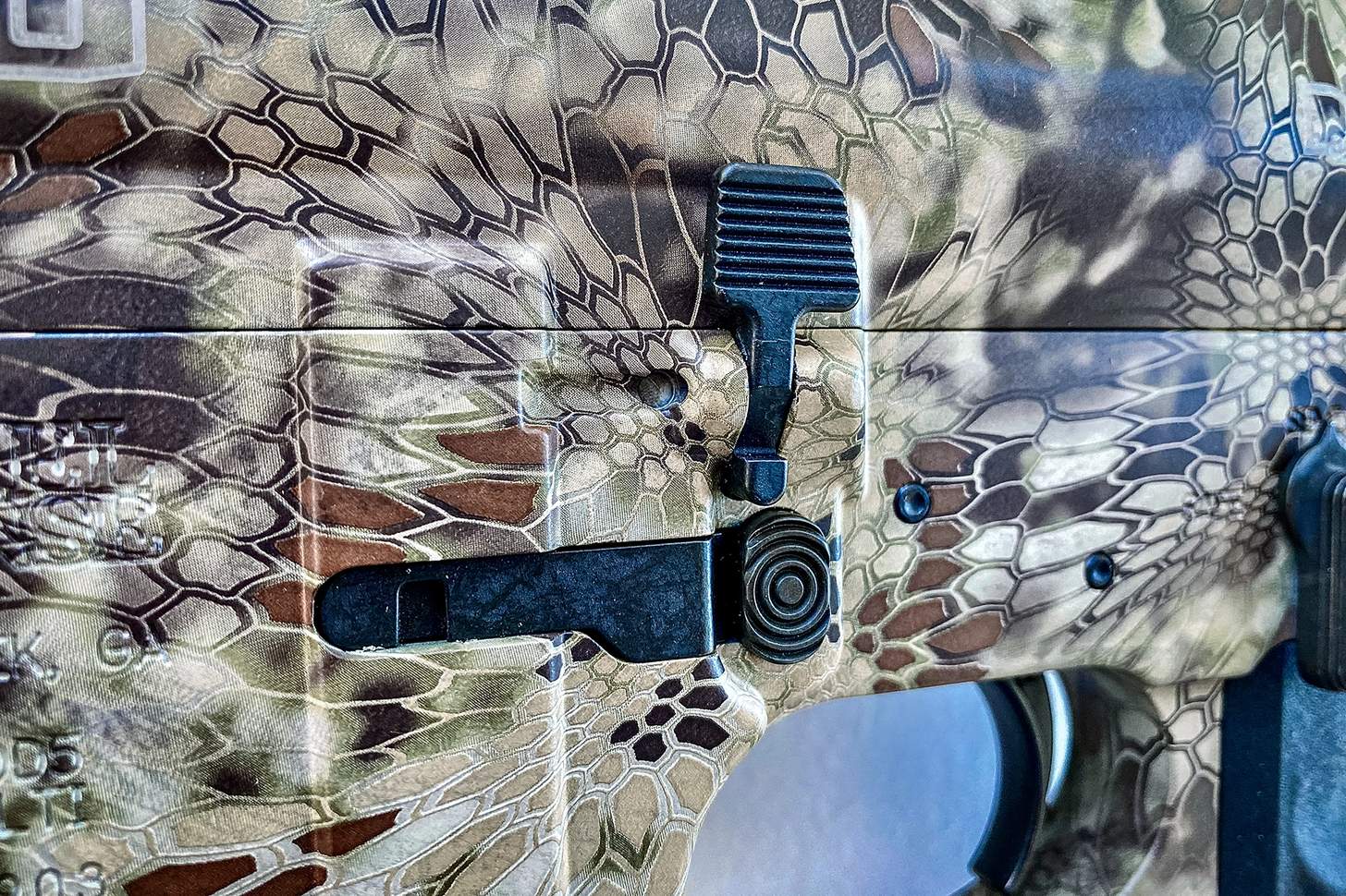 Daniel Defense DD5 V5 Hunter rifle bolt release and mag release