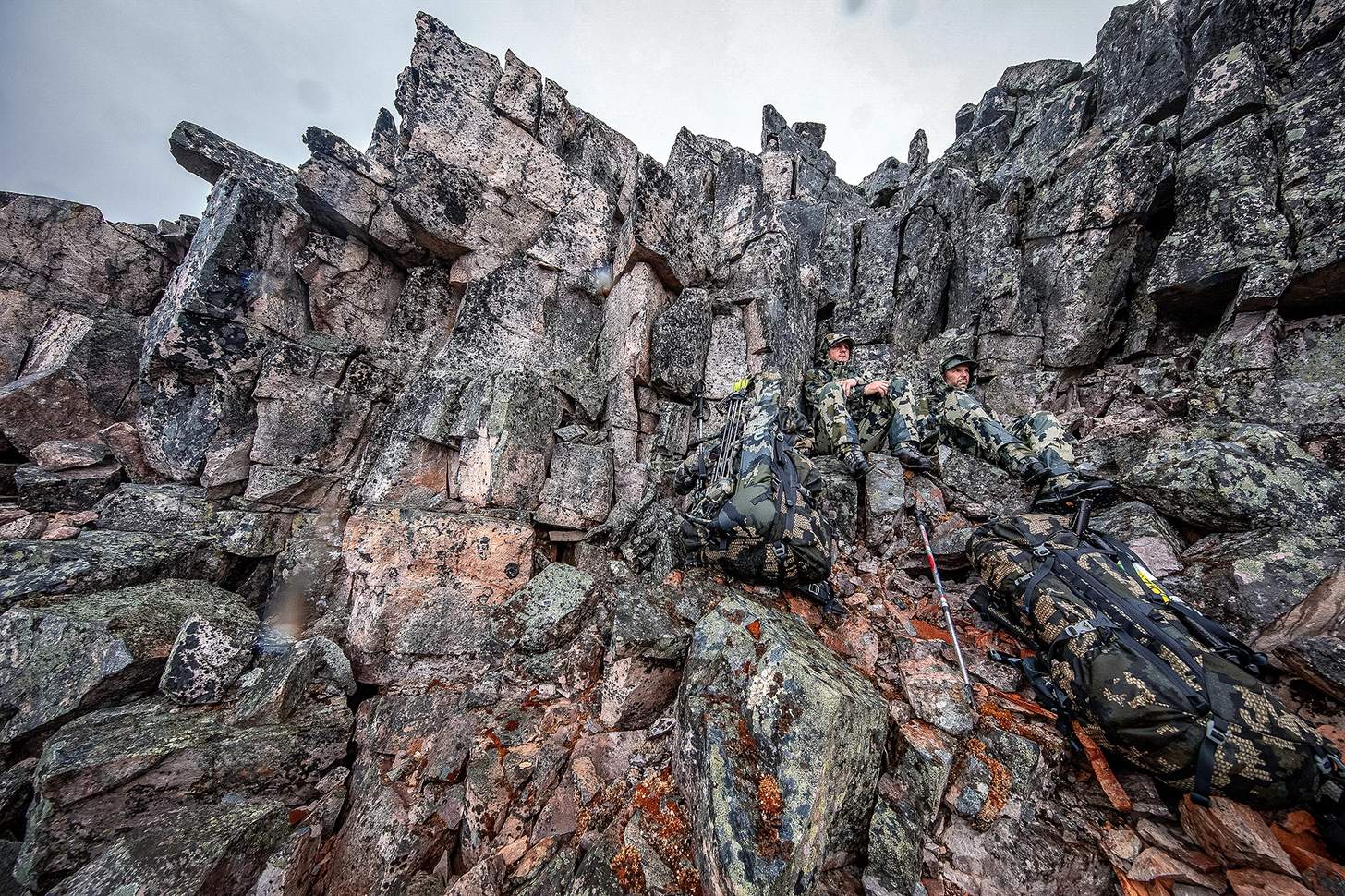 KUIU camo patterns two hunters on rocky outcropping