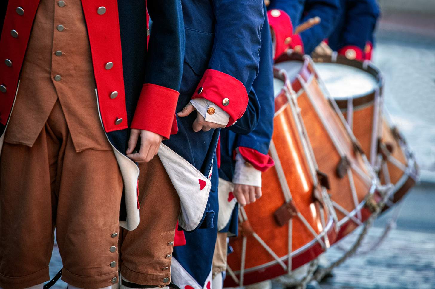 Colonial United States outfits and drum corps.