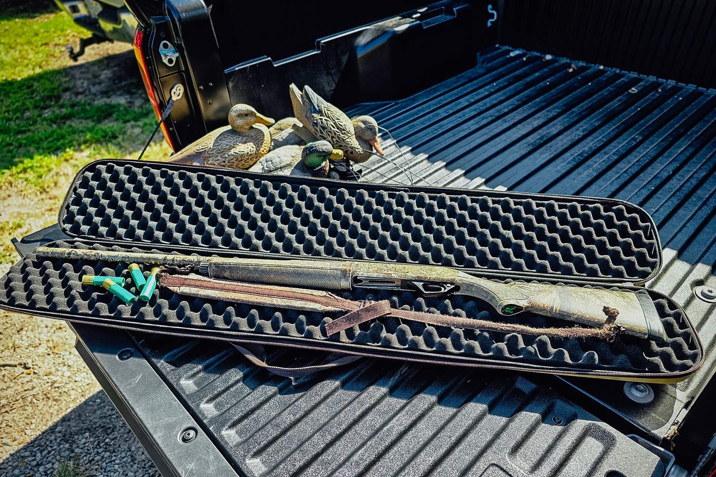 Plano Diverge Shotgun Case with remington versa max