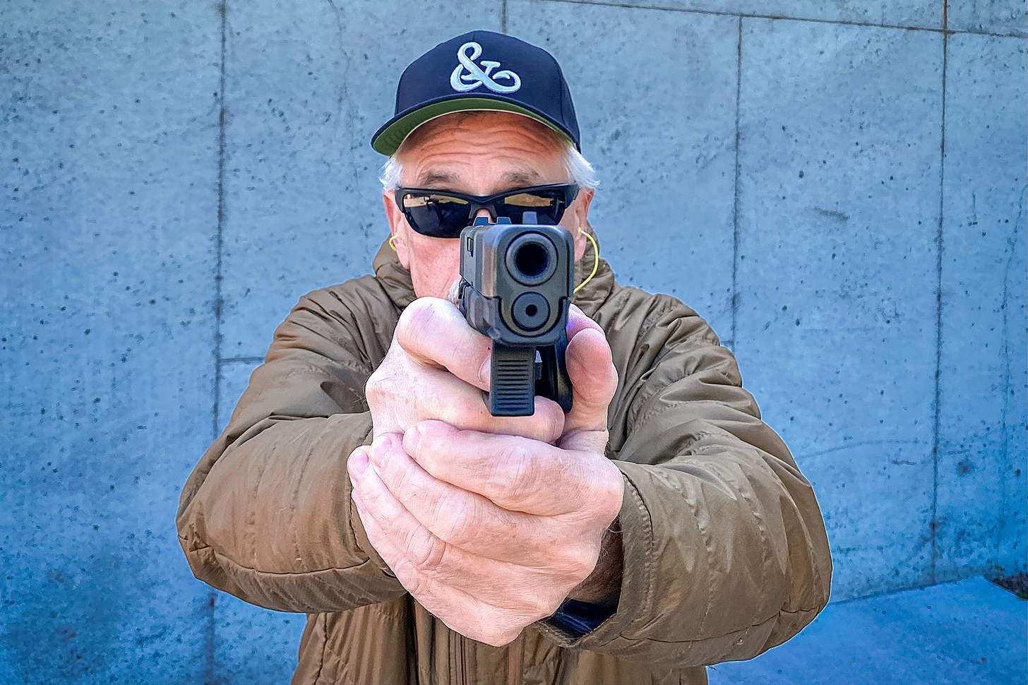 author aiming the Glock 29 Gen5