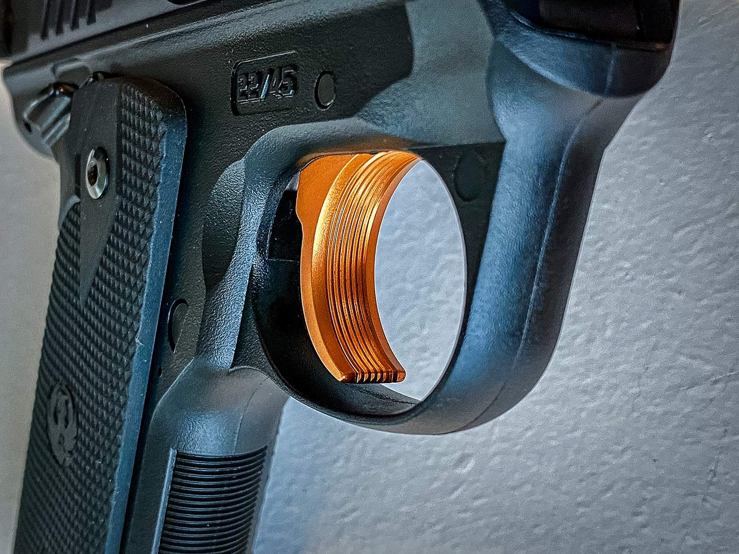 Ruger Mark IV 22/45 Lite gold trigger