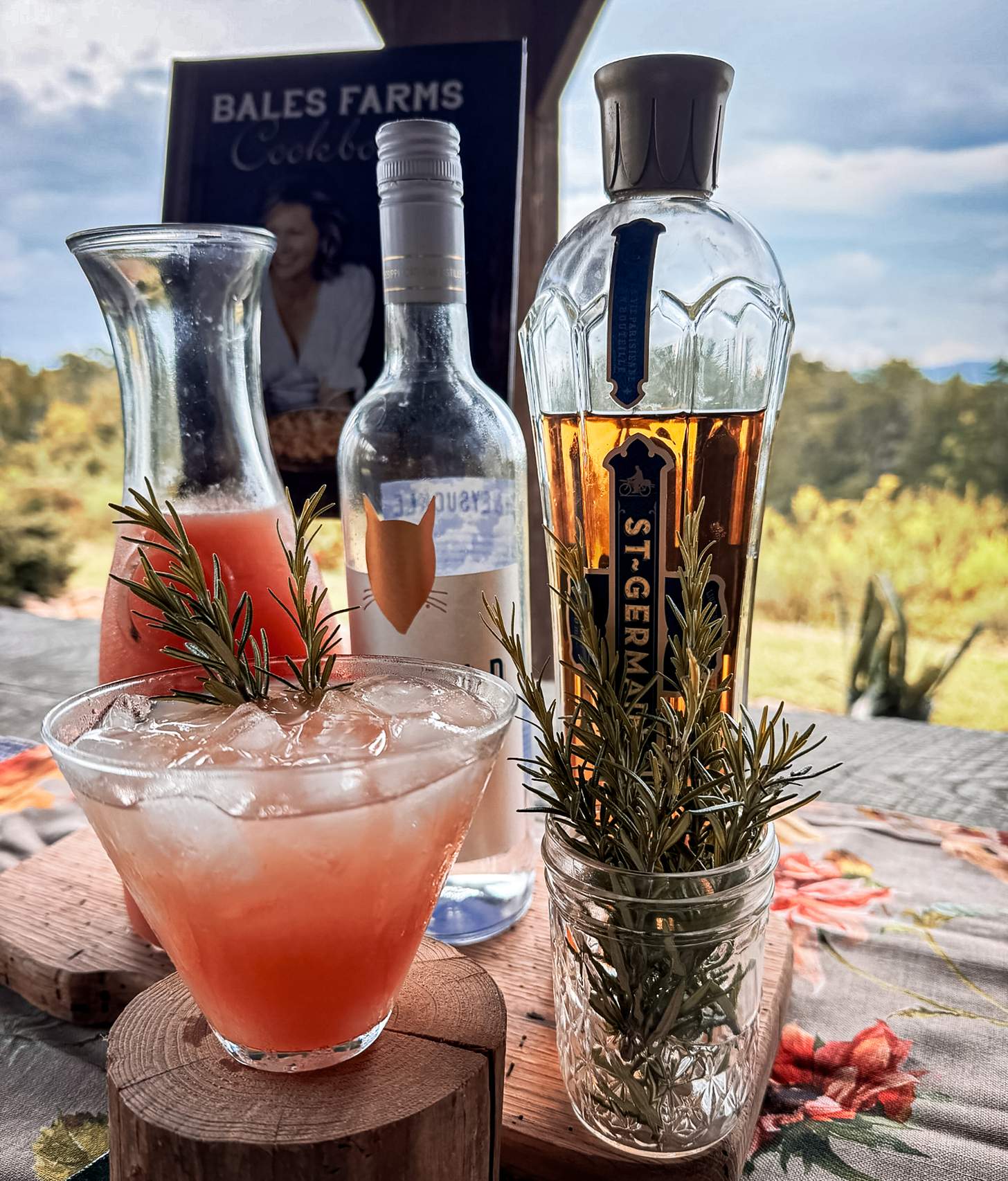 honey suckle cocktail with ingredients