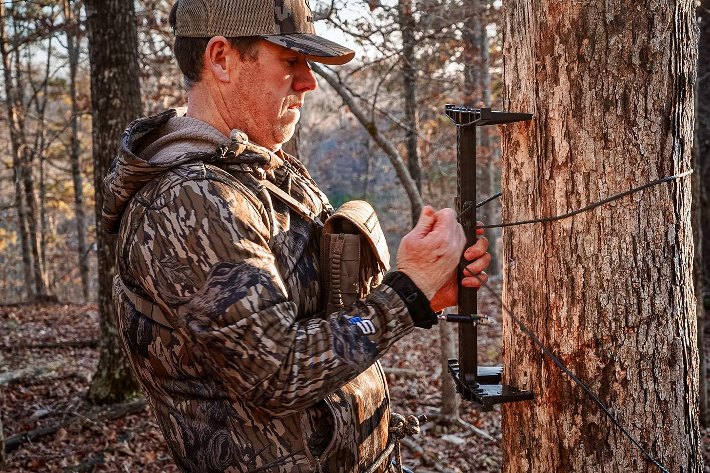 a hunter setting up a hunting saddle