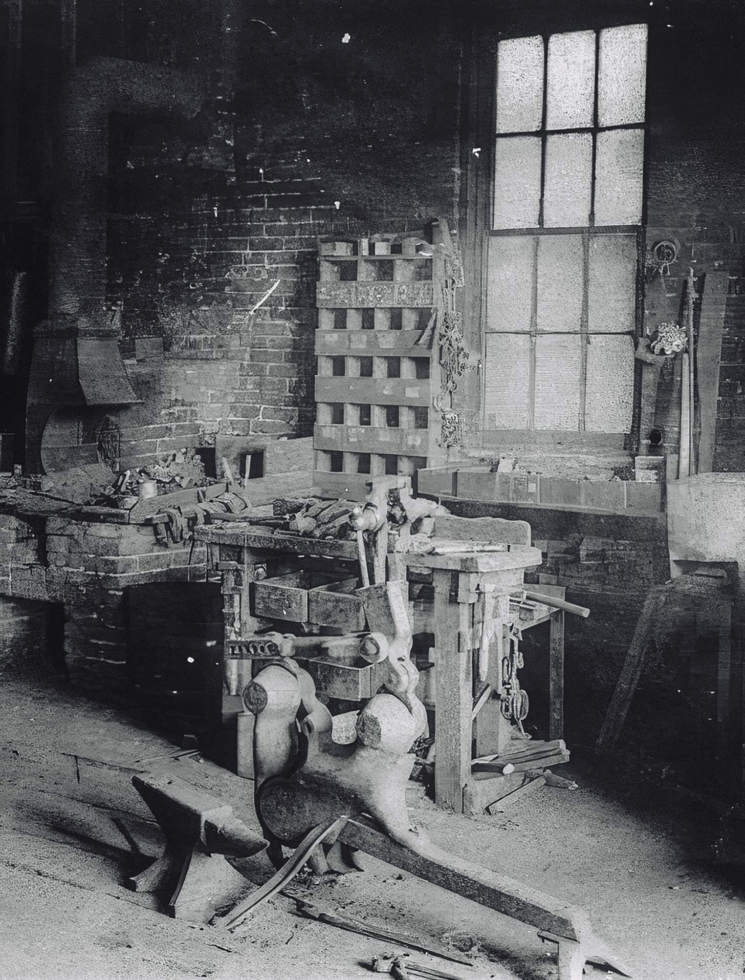Hoyt's apprentice blacksmith shop in 1902