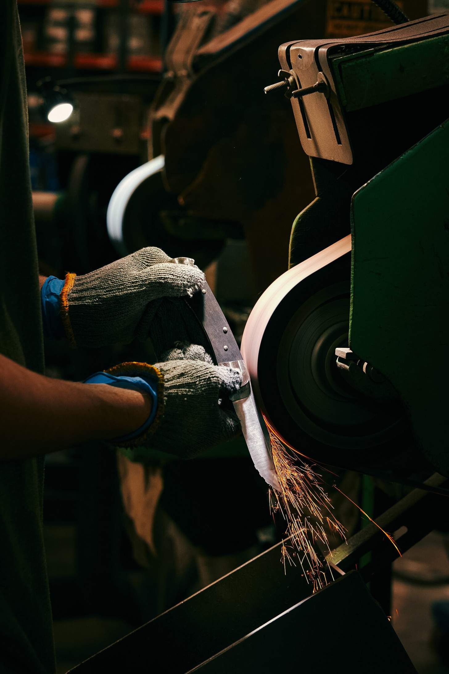 Buck Knives a blade on a belt grinder