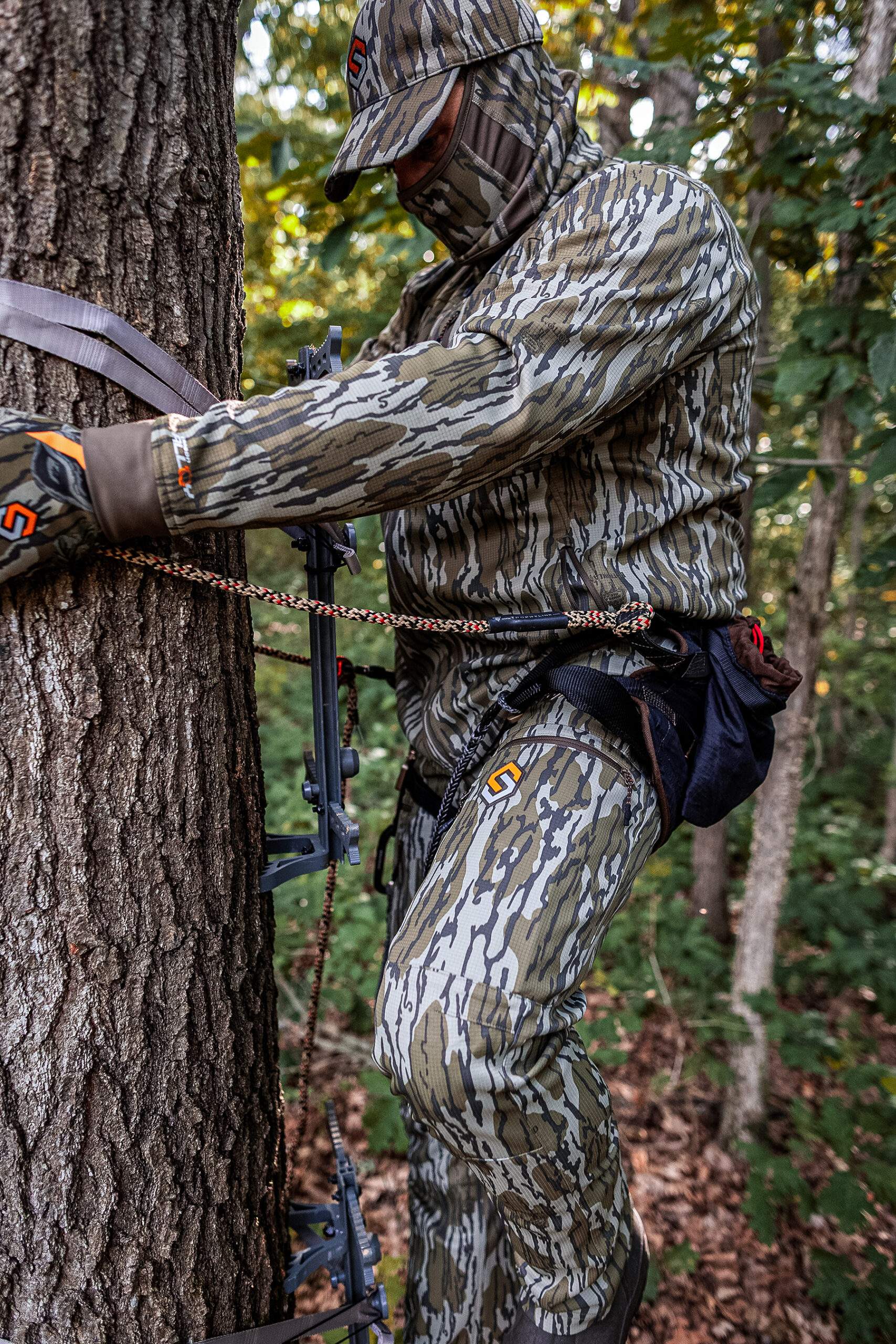 a hunter getting positioned in his hunting saddle