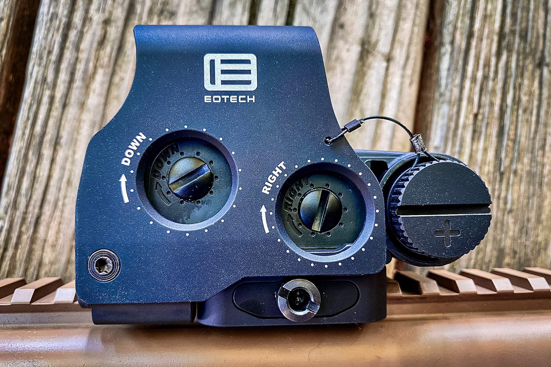 EOTECH EXPS3-DCR windage and elevation adjustment screws