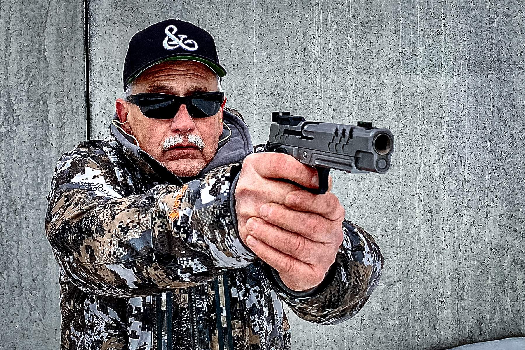 author firing the Kimber 2K11 Stainless Comp