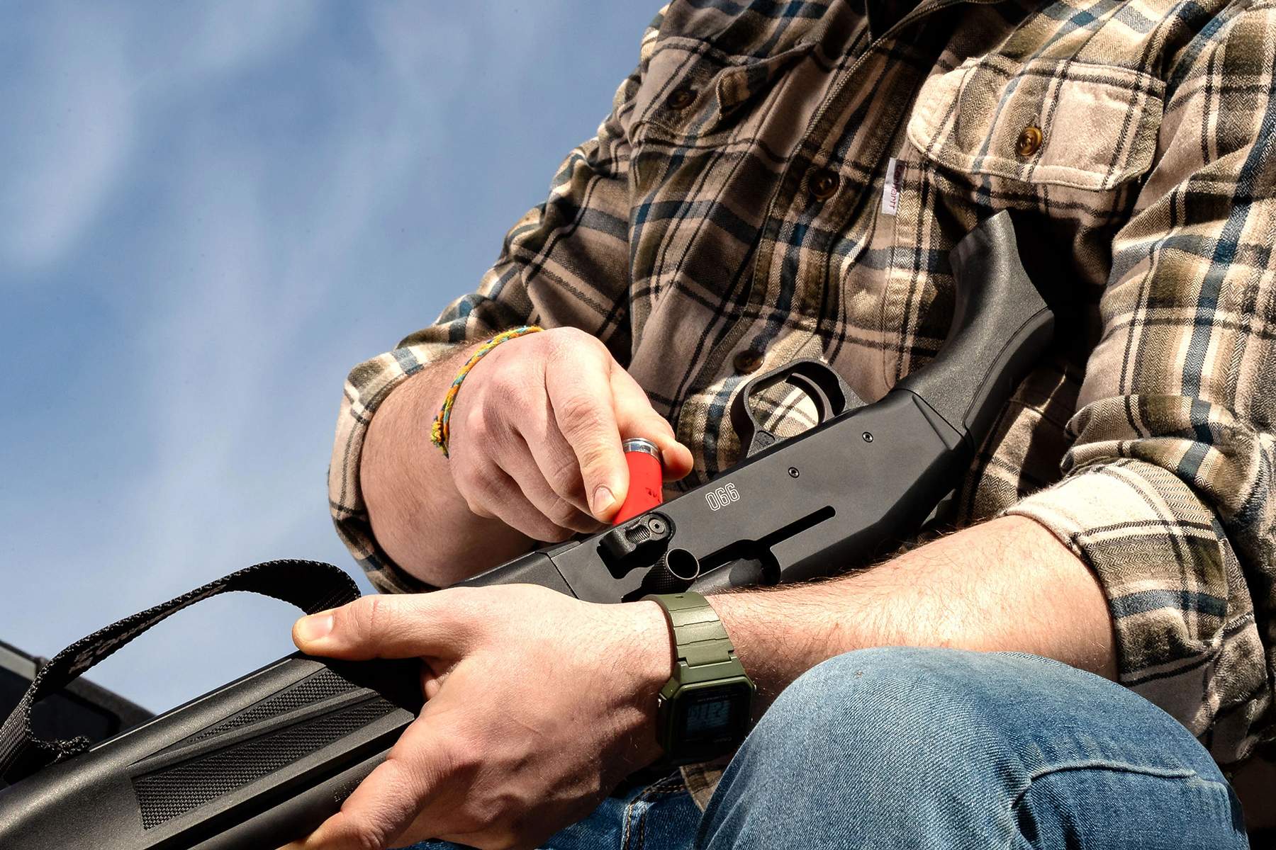 Mossberg 990 AfterShock being loaded