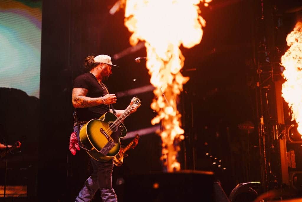 Koe Wetzel on stage